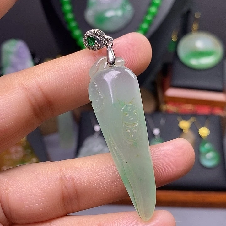 吊坠(赠链)未镶嵌翡翠