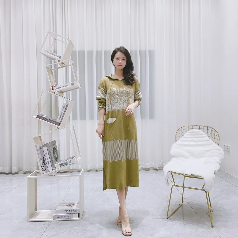 6198[漫野青春]减龄显白定制芥末绿连帽长裙