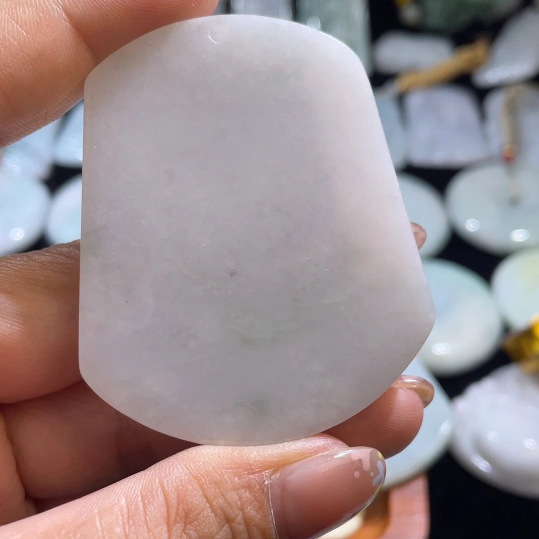 翡翠未镶嵌颈饰无事牌