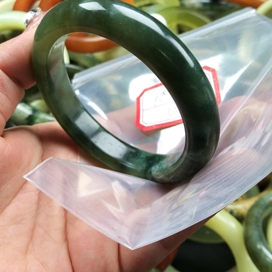 蛇纹石玉手镯未镶嵌?****猫