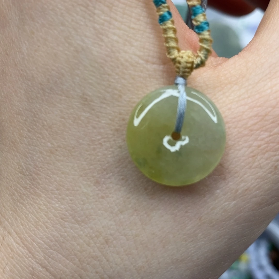 翡翠未镶嵌颈饰平安扣