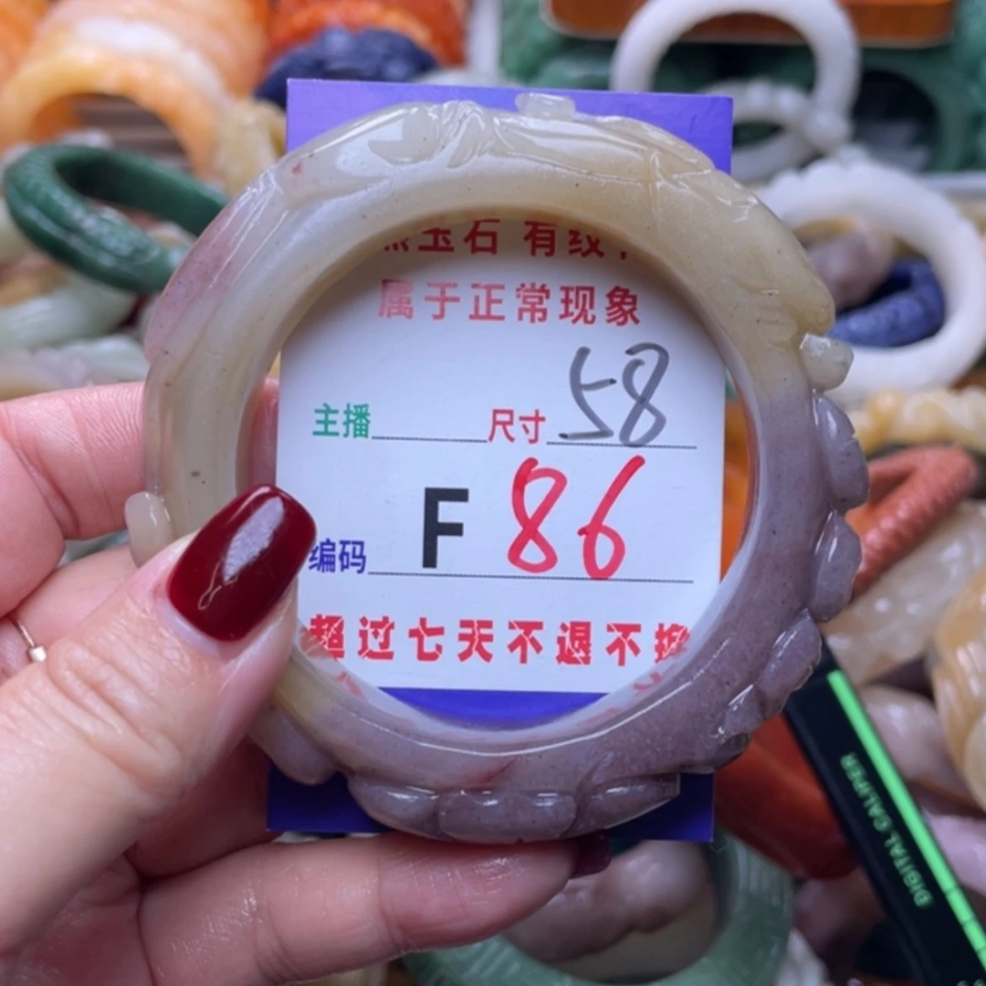 【闪购商品】未镶嵌手镯石英质玉