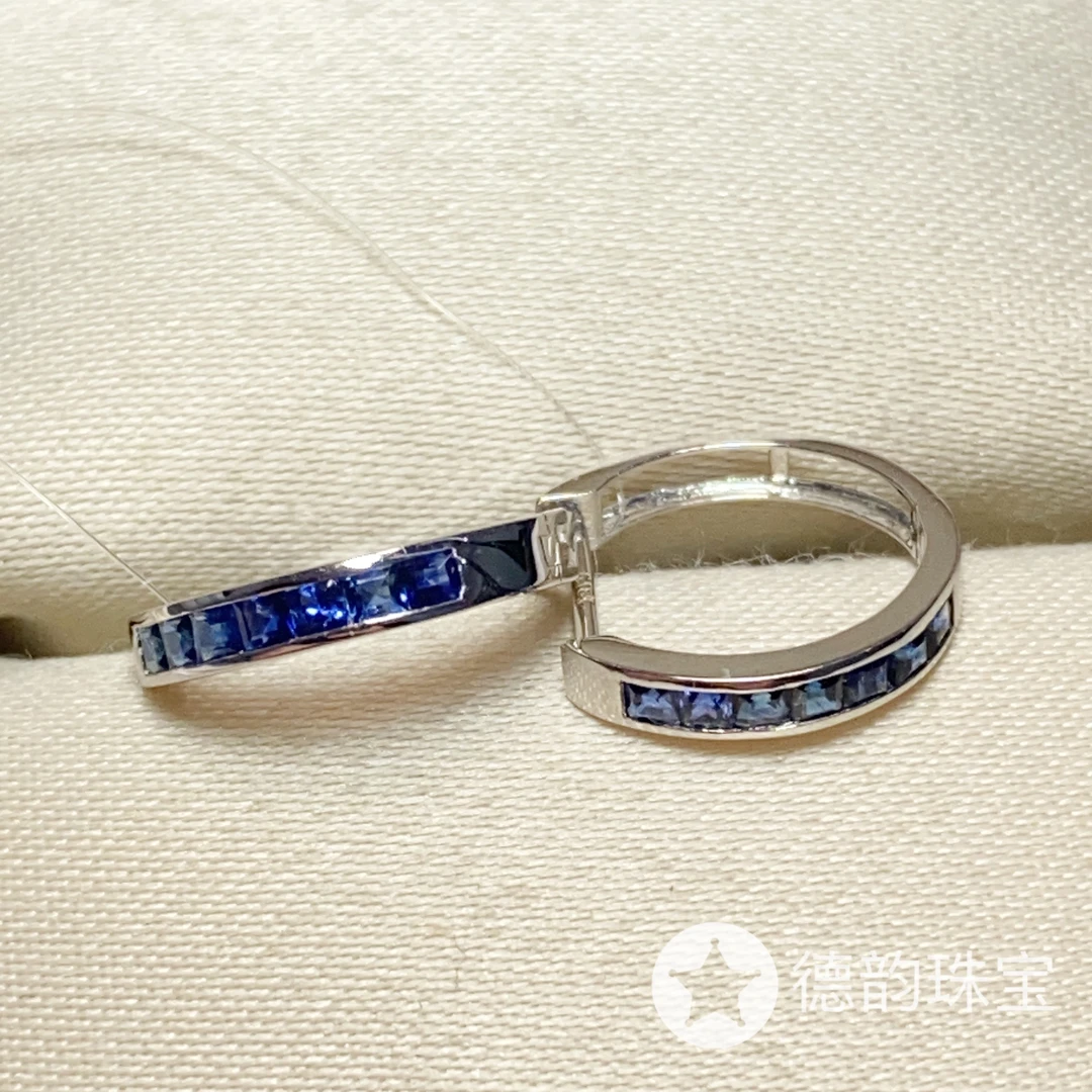 18K金镶嵌蓝宝石耳饰