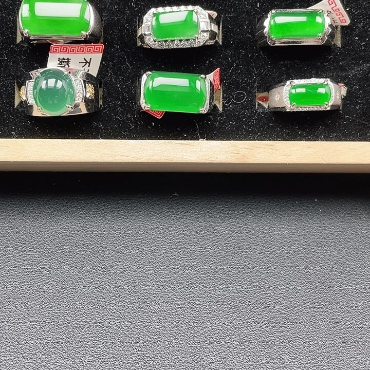 小***。翡翠银S925镶嵌戒指编号没运费险天然A货翡翠