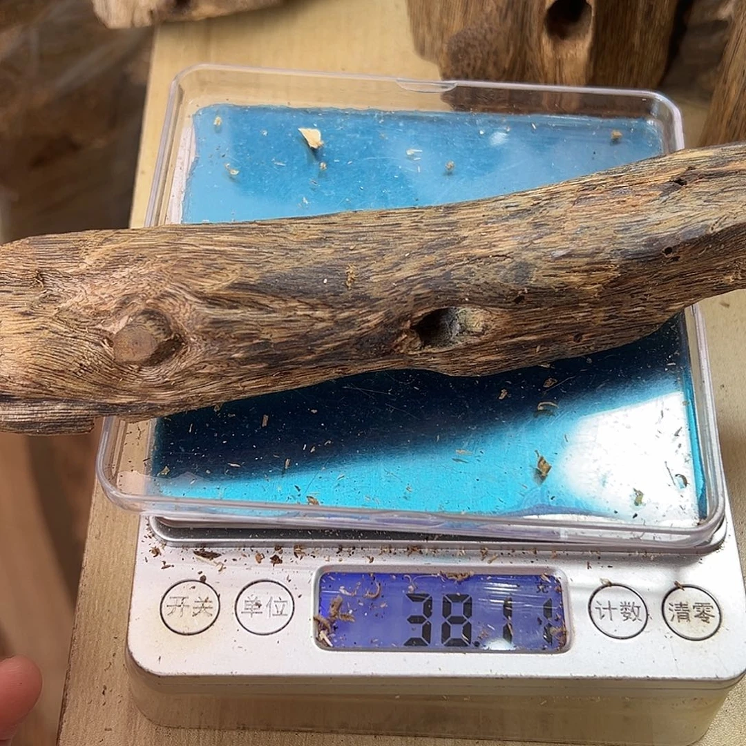 香料绿奇楠虫漏38克蓝宝石