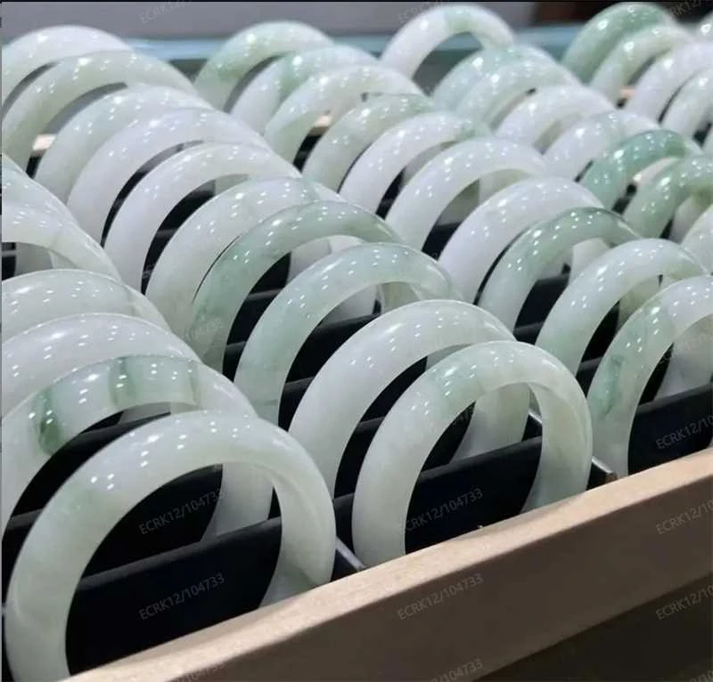 新疆天然金丝玉天山雪翠 飘花 高冰底手镯（拍一发一 多样性发货）