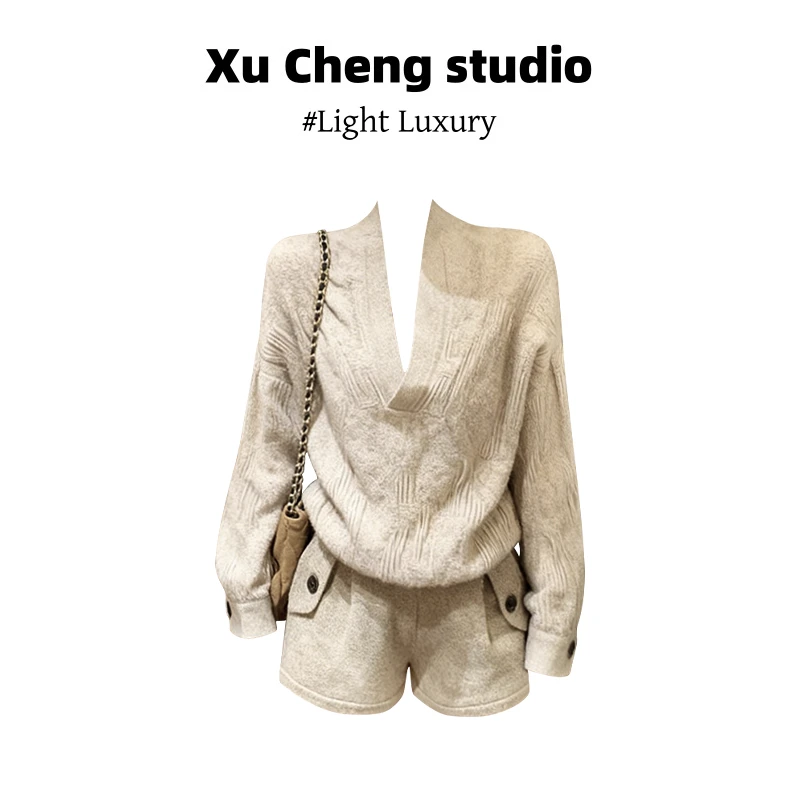 Xu Cheng秋冬季老钱风慵懒风V领短款休闲宽松毛衣女高腰显瘦短裤