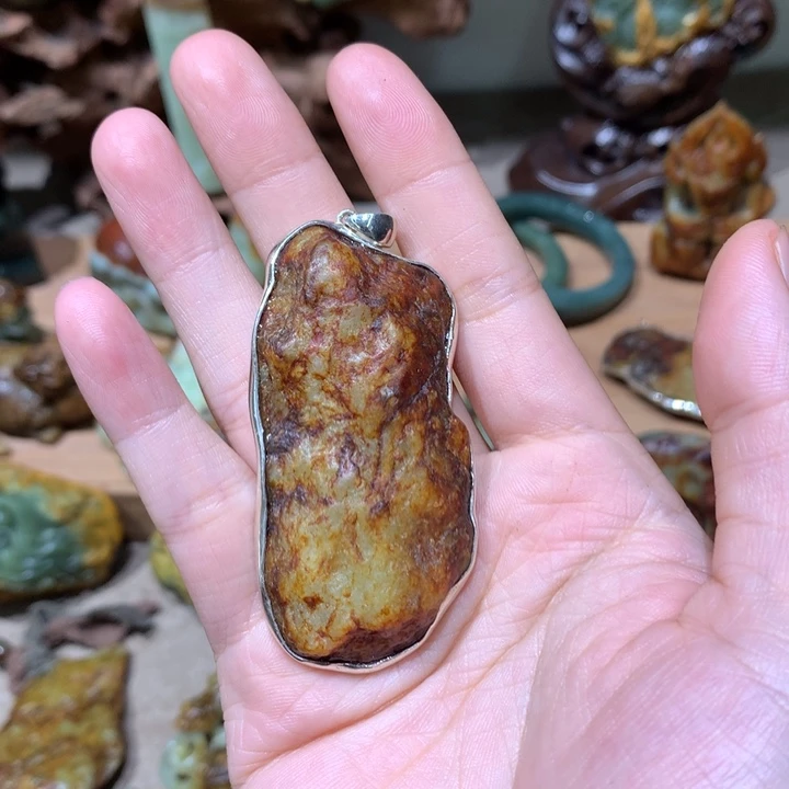 未镶嵌岫岩河磨玉（透闪石质玉）挂件六*