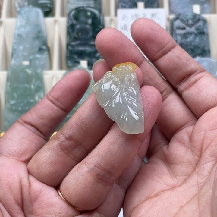 翡翠未镶嵌颈饰玉
