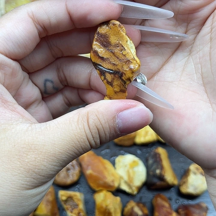 琥珀未镶嵌珠宝奇石
