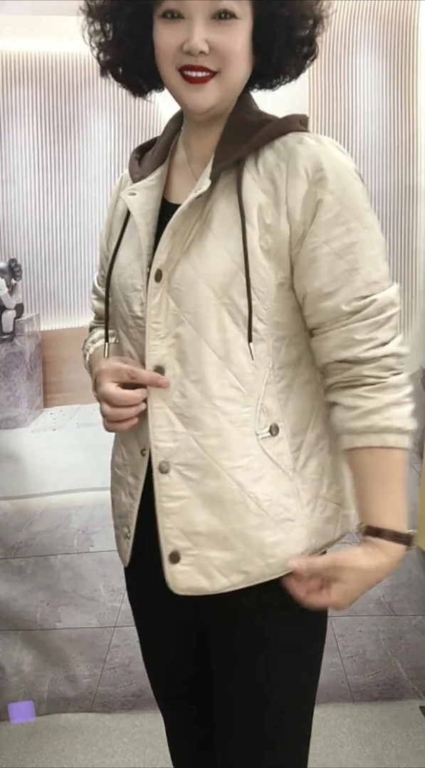 妈妈装连帽外套短款洋气减龄中老年春秋休闲夹克上衣