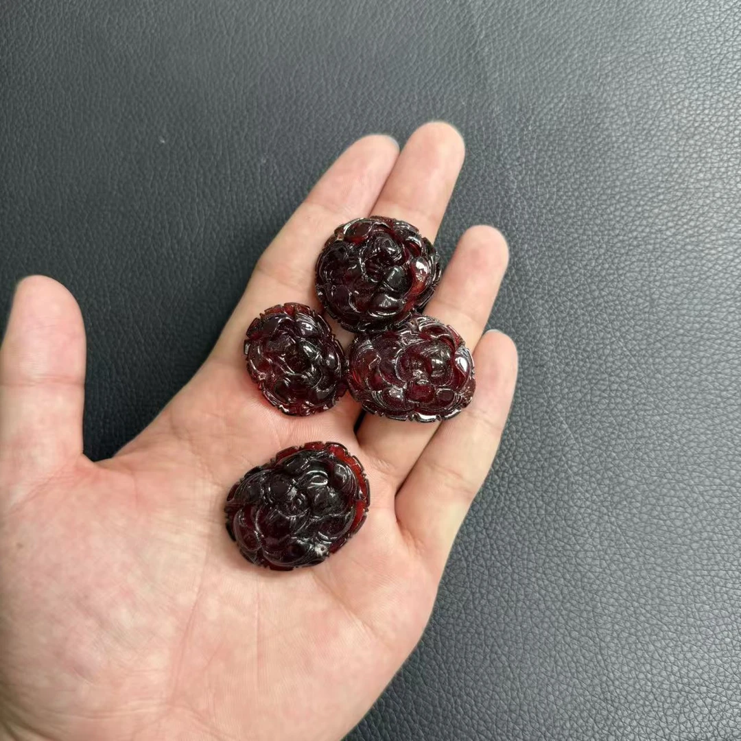 天然血珀牡丹花吊坠—多样性发
