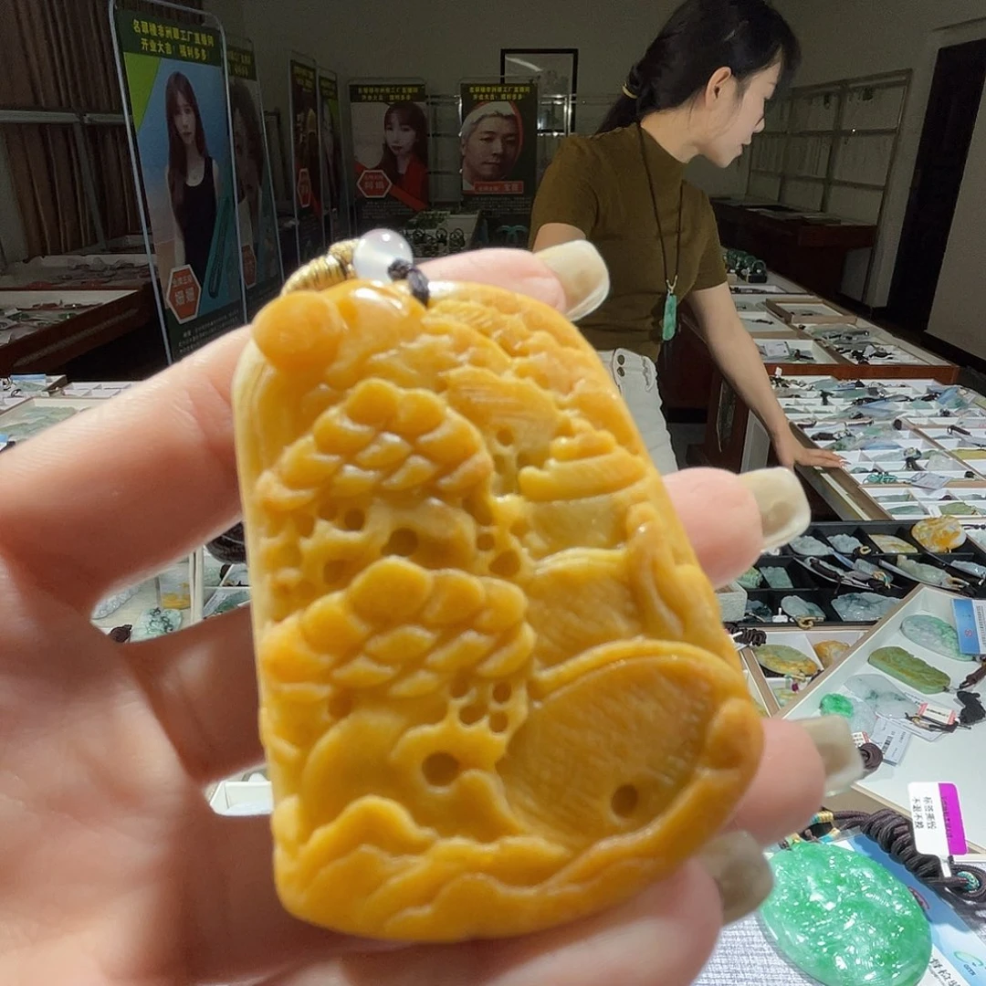 翡翠未镶嵌颈饰一