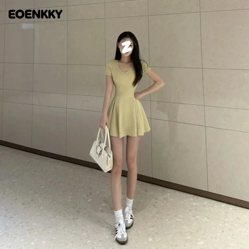 V领连衣裙女款薄款法式气质白色夏季小个子坠感高档洋气小黑裙子