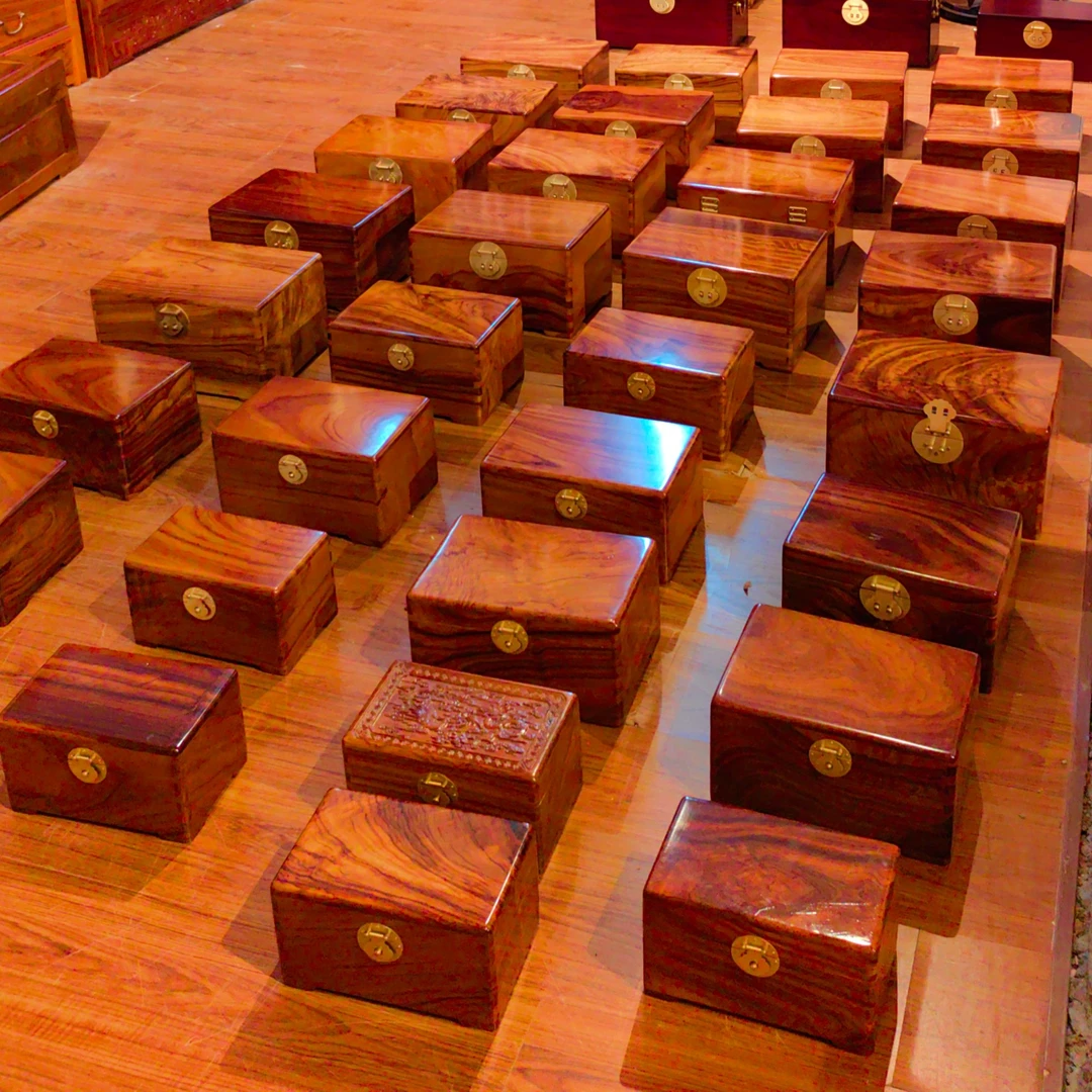六面独板全老樟木箱子整板字画收纳箱香樟木结婚陪嫁箱中式号
