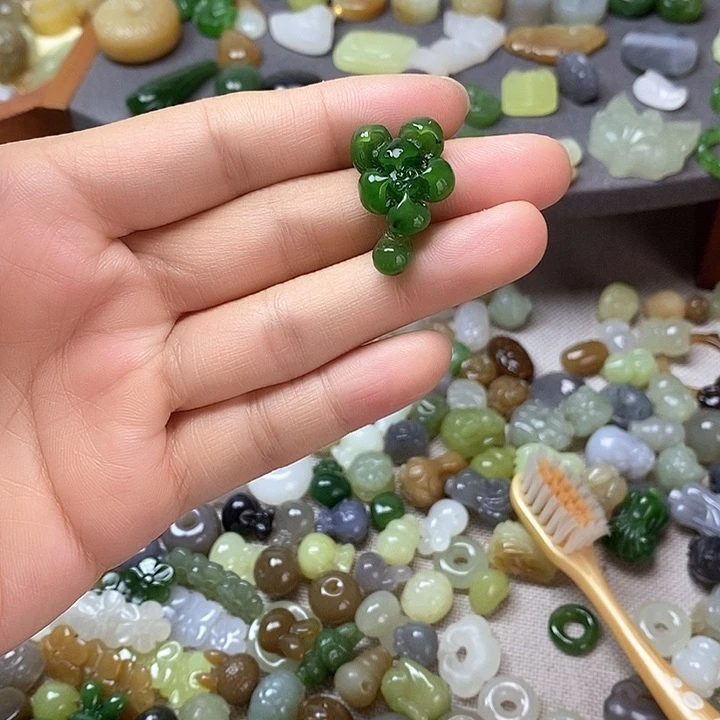 未镶嵌和田玉挂件莲花