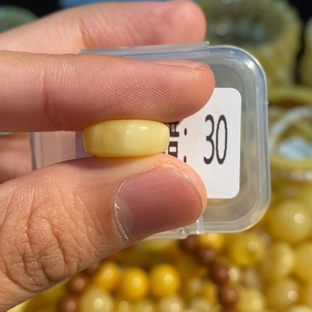 琥珀未镶嵌珠宝奇石30