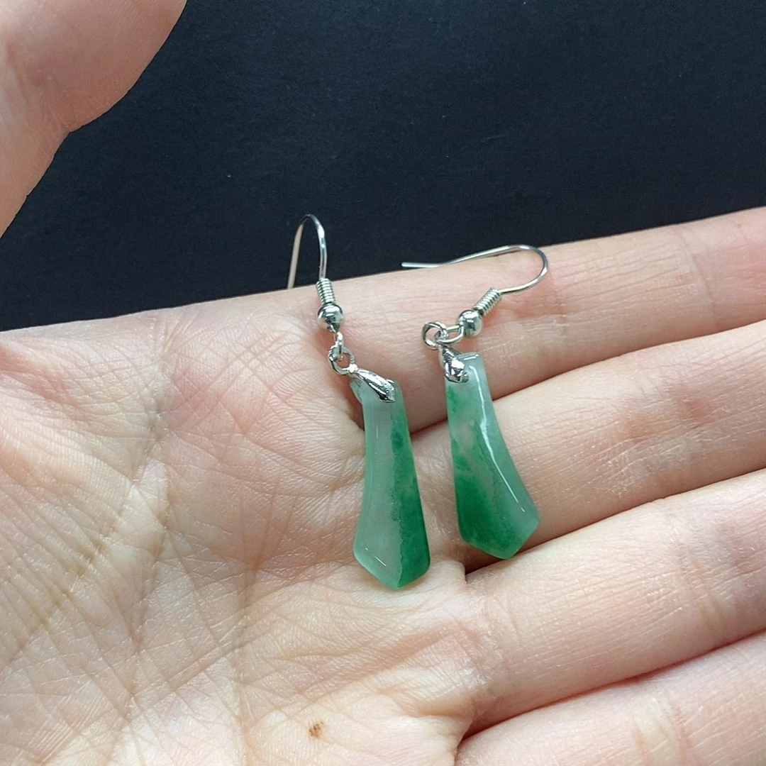 石英质玉耳环合金