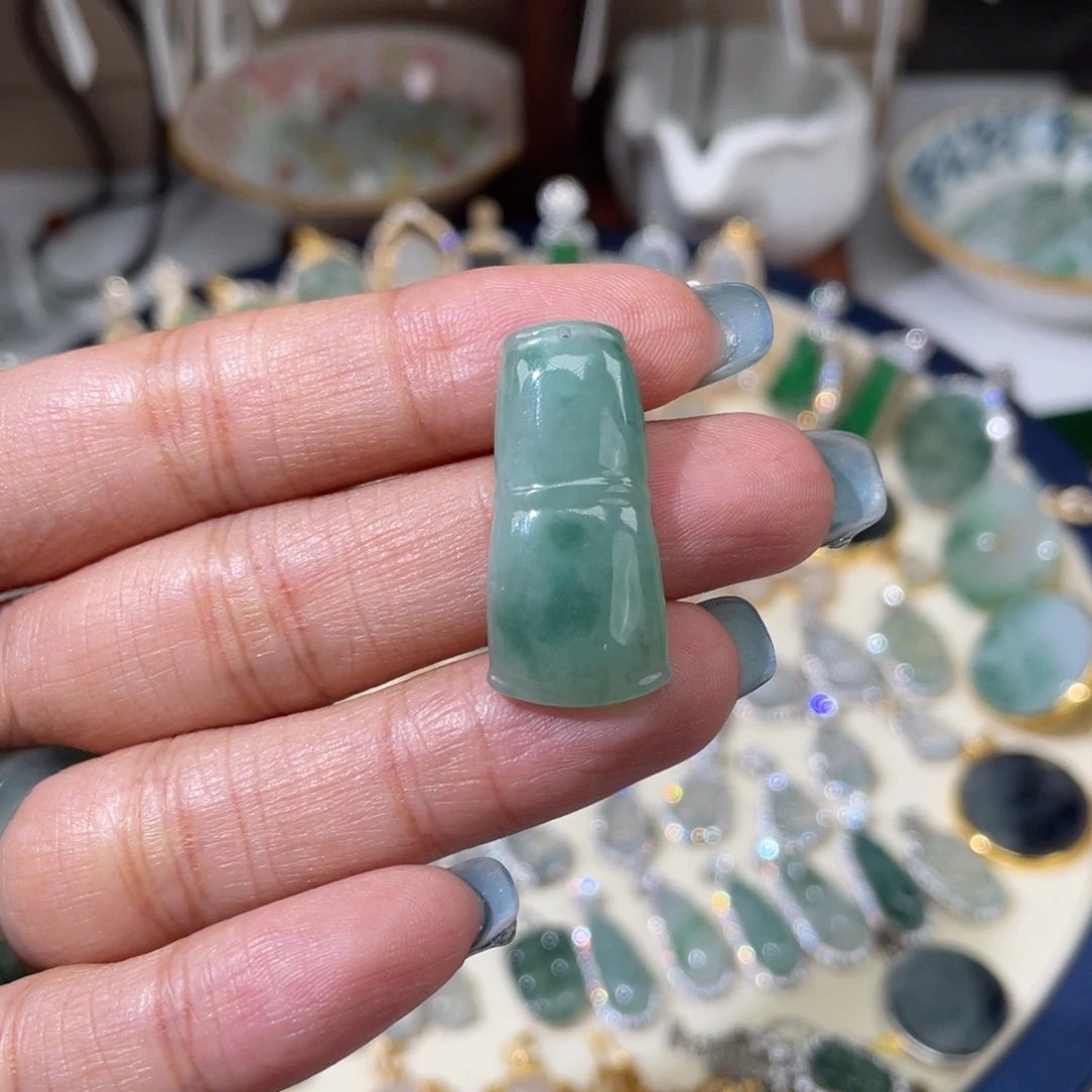 颈饰未镶嵌翡翠吊坠