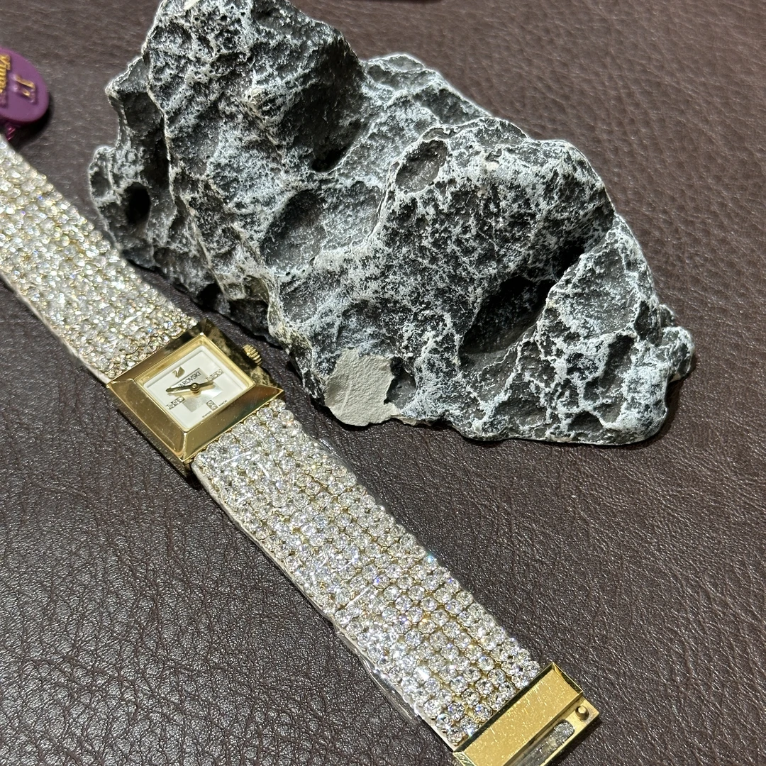 复古精致石英金色满镶手链款方盘表 表盘约23mm G8865
