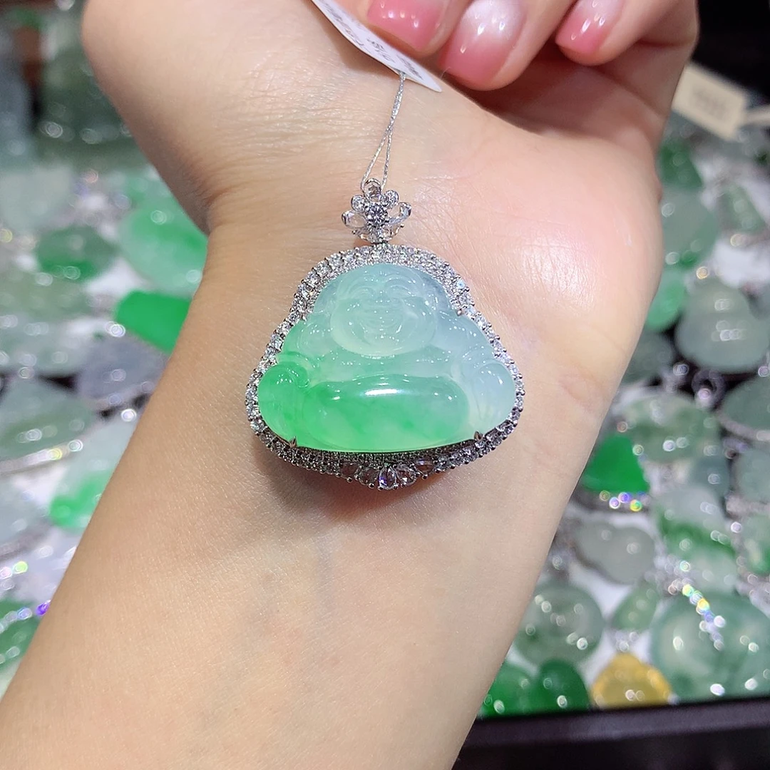 翡翠18K金镶嵌颈饰佛