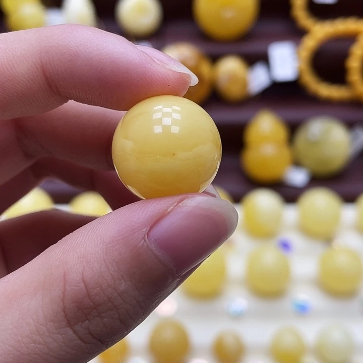 琥珀未镶嵌裸石18.3mm 瑕