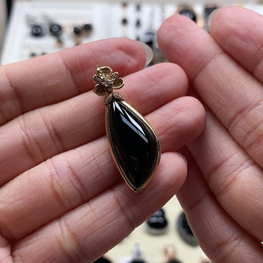 翡翠颈饰18K金镶嵌墨翠