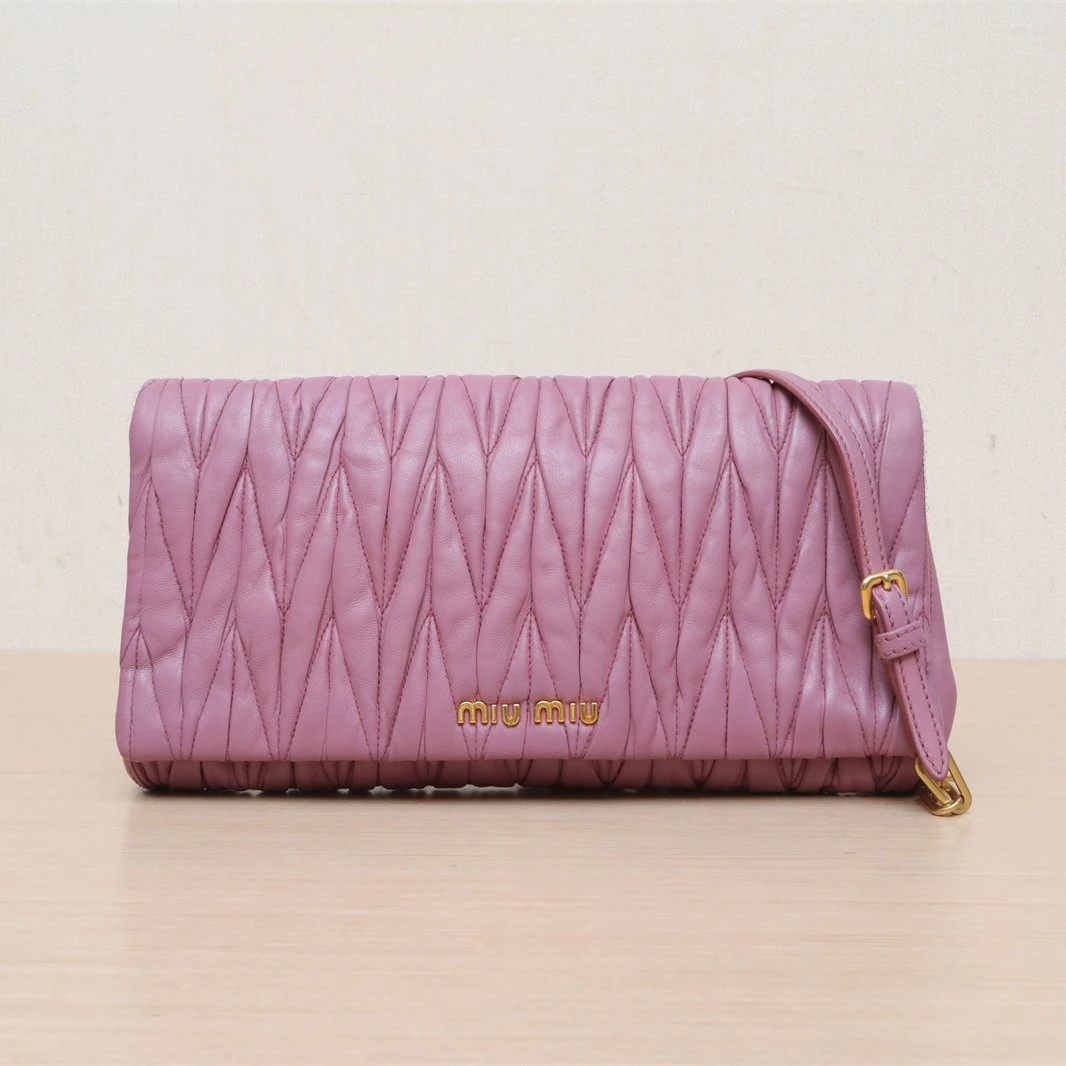 95新 MIU MIU/缪缪 【娇活动】粉色 皮革S 褶皱 单肩包784933