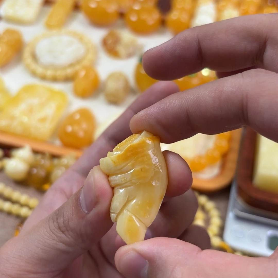 贫***）蜜蜡未镶嵌裸石猪蹄