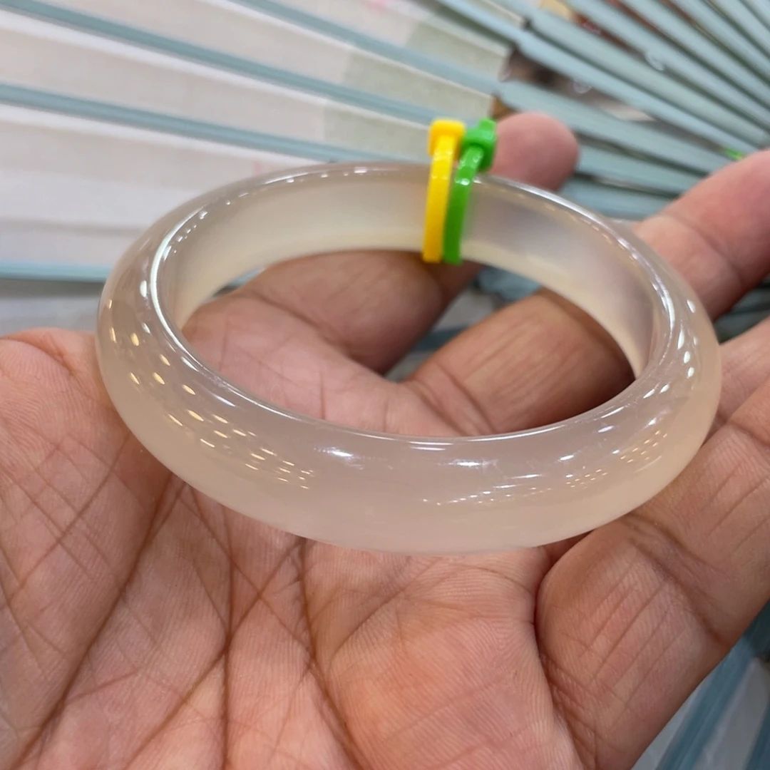 玛瑙/玉髓手镯未镶嵌呆****?