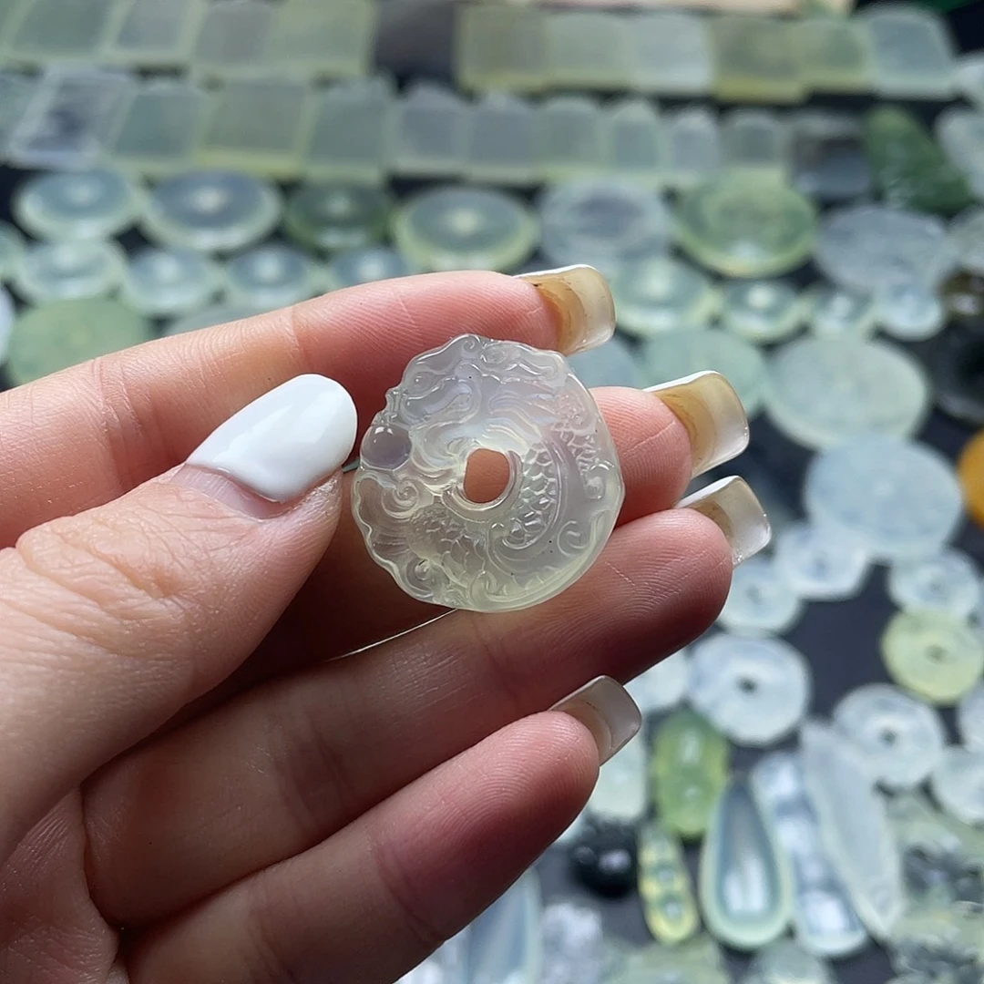 岫玉未镶嵌项圈龙扣