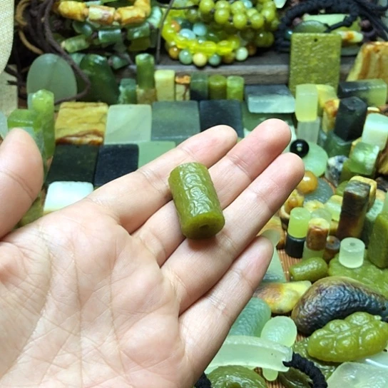 未镶嵌岫玉吊坠茶**生