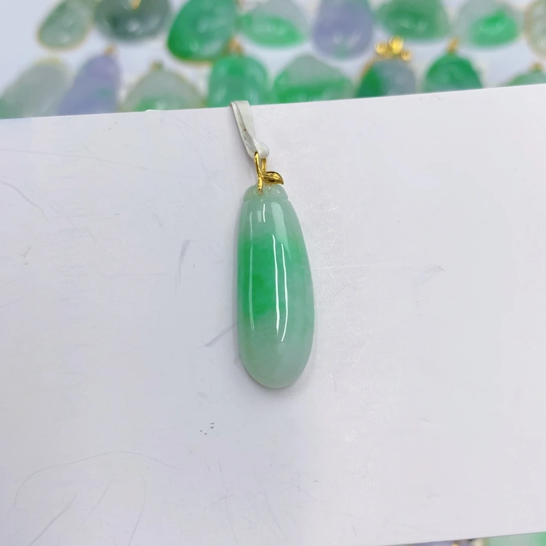 翡翠18K金镶嵌颈饰翡翠