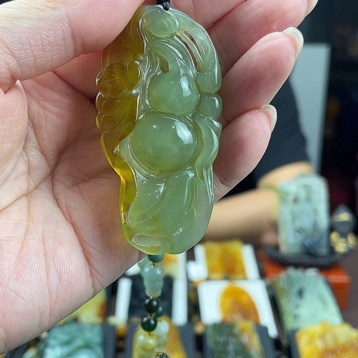 小***g未镶嵌蛇纹石玉颈饰