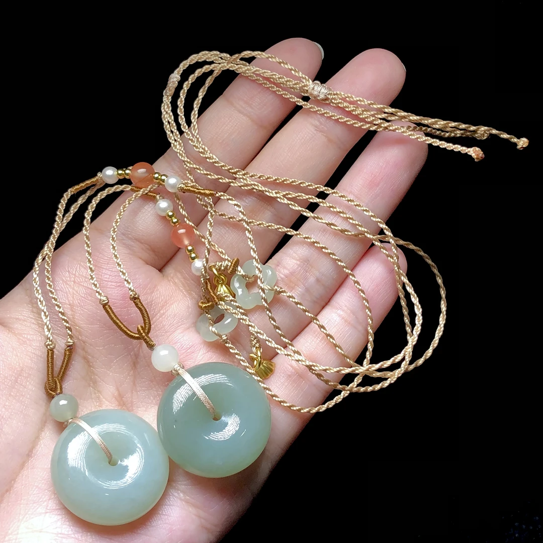 【云上叙】和田玉吊坠-多样性发其一-24.5x9.5mm-V48738~10（东哥）