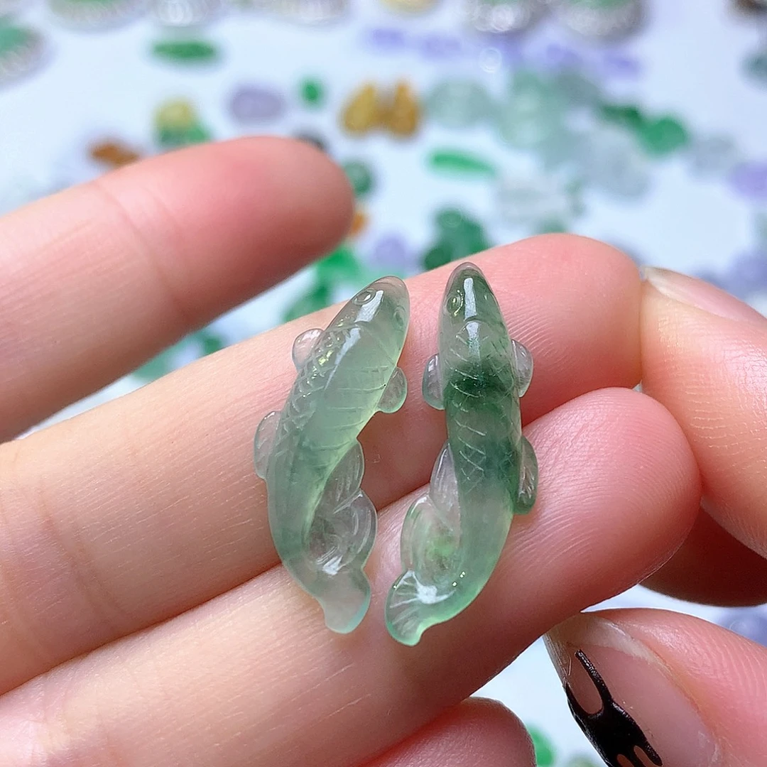 翡翠未镶嵌颈饰锦鲤