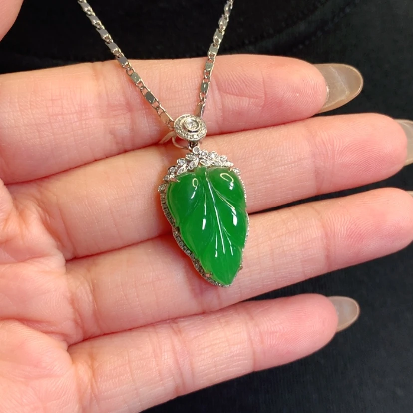 【闪购商品】颈饰18K金镶嵌翡翠叶子