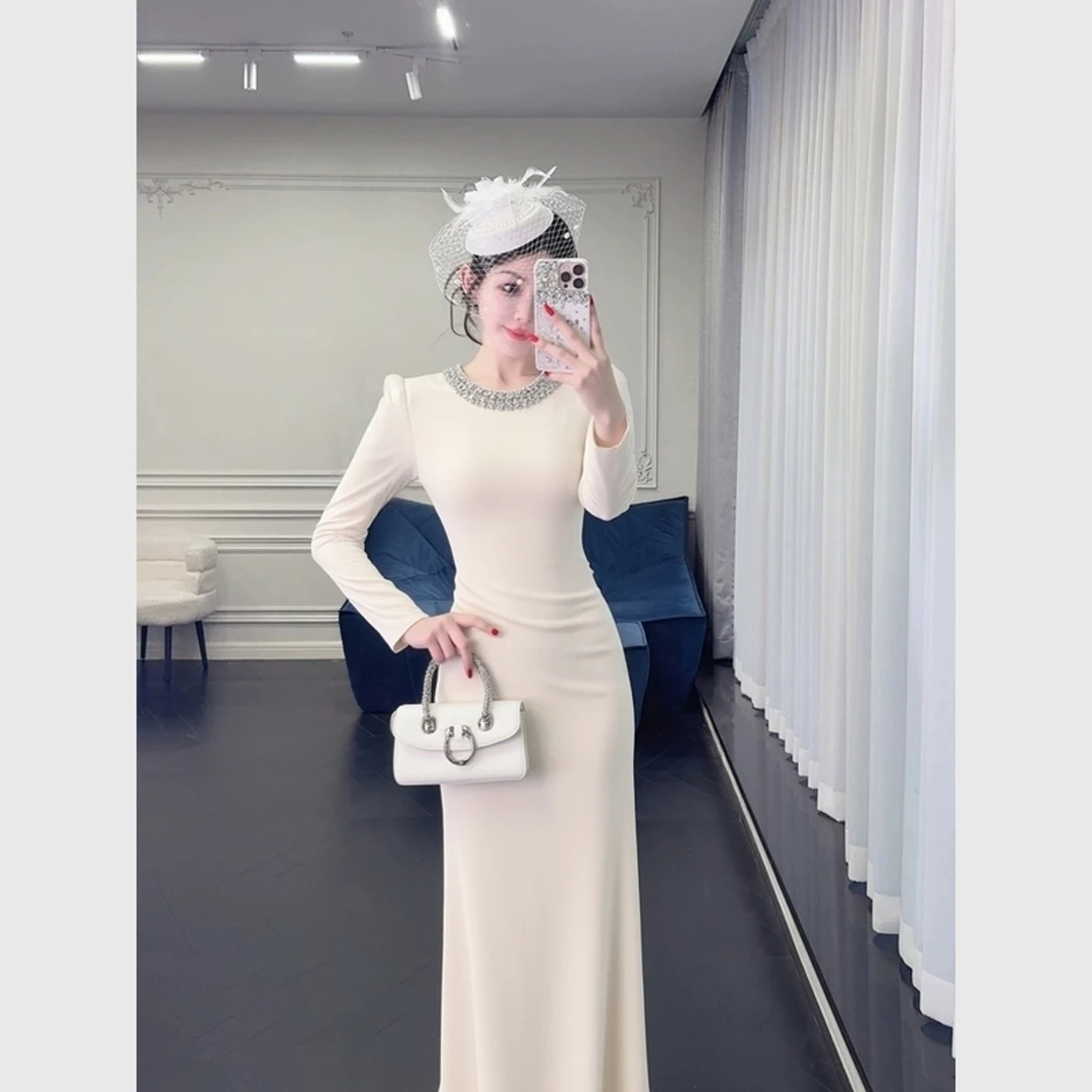 出席重要场合的裙子高端精致小香风轻熟气质收腰白色丝绒连衣裙女