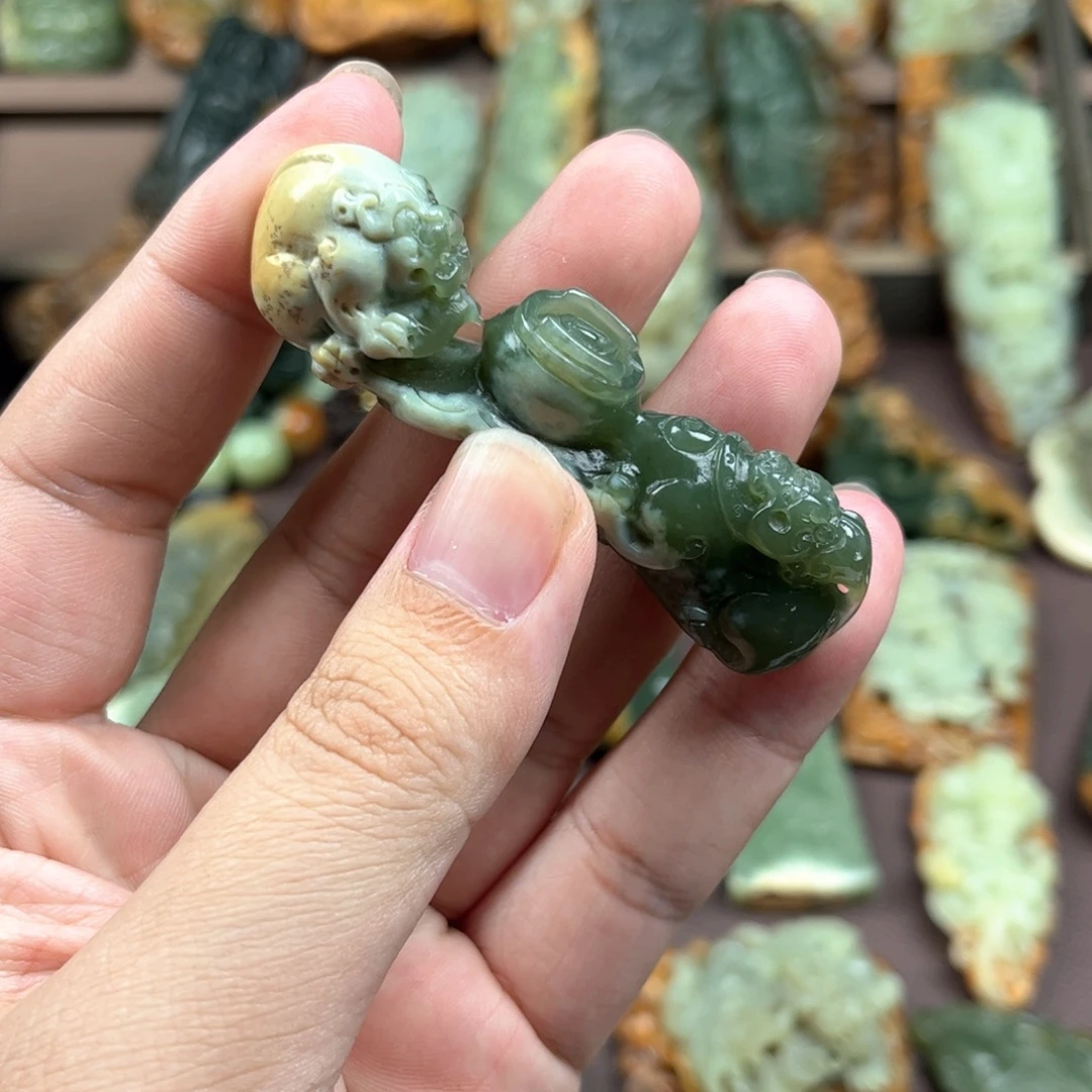 岫岩河磨玉（透闪石质玉）未镶嵌把件