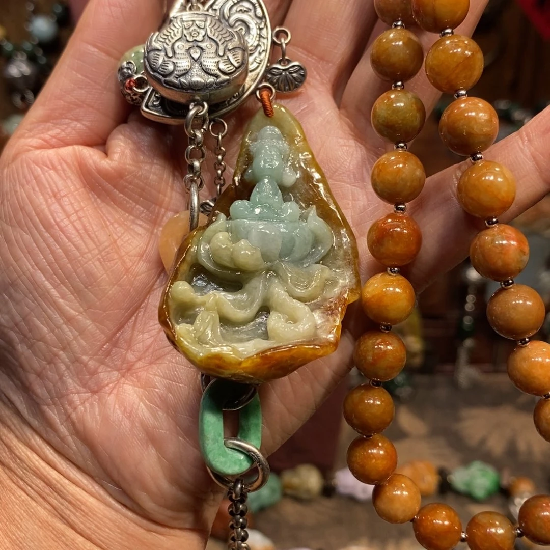 翡翠吊坠(赠链)未镶嵌