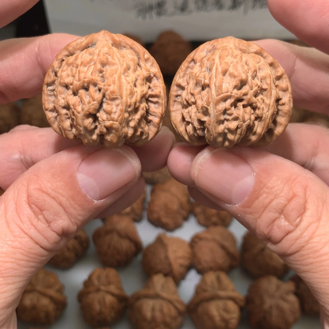 文玩核桃把件白狮子手捻