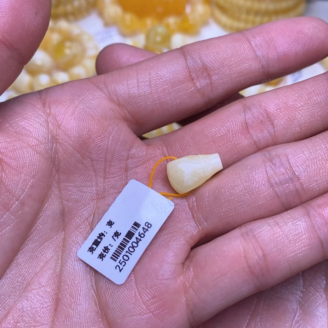 【闪购商品】蜜蜡裸石未镶嵌?**?9+三通