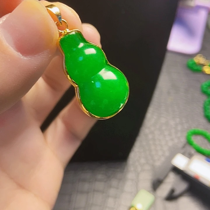翡翠18K金镶嵌颈饰