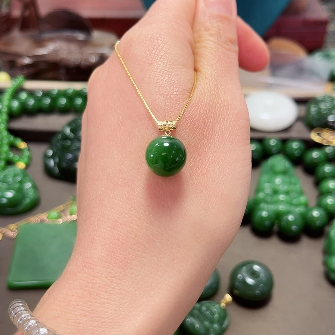 和田玉吊坠18K金镶嵌