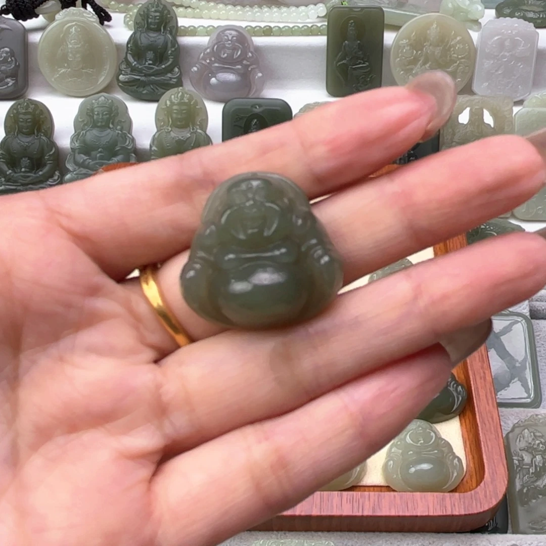 权****和田玉未镶嵌颈饰