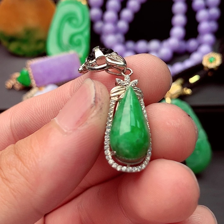 吊坠(不含链)未镶嵌翡翠