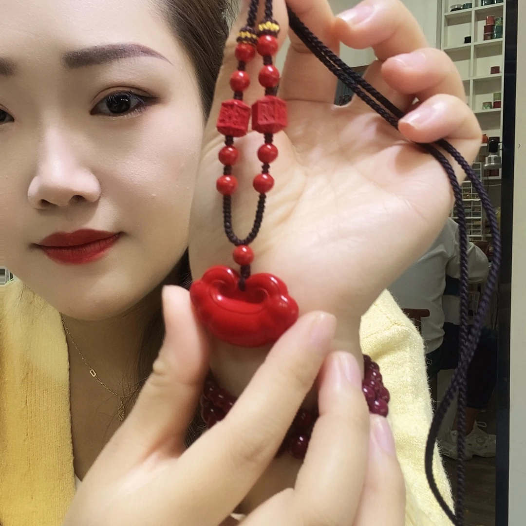 天然辰砂高含量朱砂吊坠如意锁