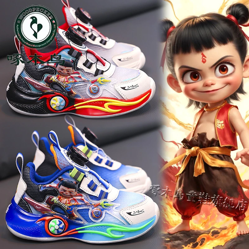 啄木鸟哪吒闪灯鞋子男童运动鞋夏季2025新款网面透气儿童发光童鞋