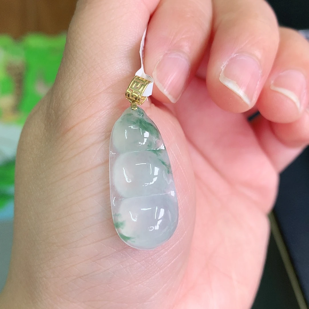 翡翠颈饰18K金镶嵌冰胶飘绿豆子29*13*5.8