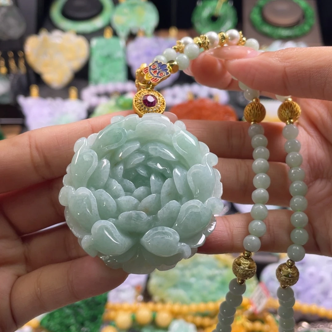 翡翠未镶嵌颈饰待编织